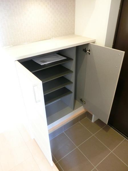 収納　シューズボックス