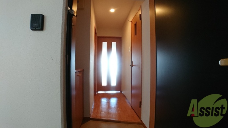 玄関　玄関です。ご覧の通り広々としていますね。