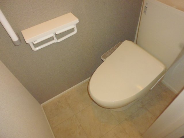 トイレ　温水洗浄便座