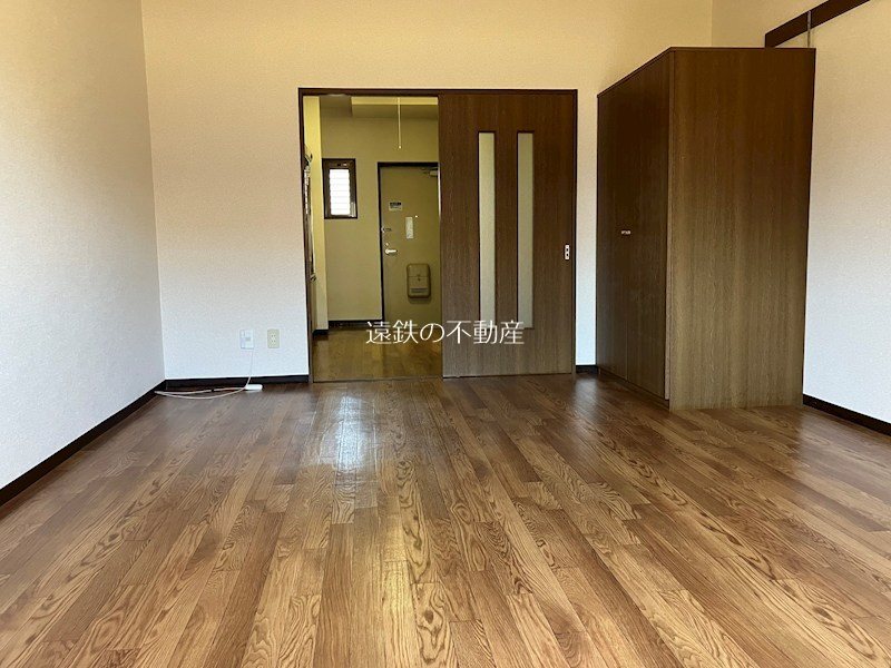 居室・リビング　＊他室の写真です。