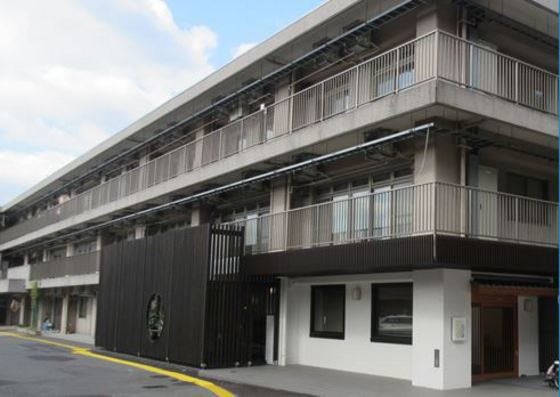 病院　三篠会重症心身障害児施設鈴が峰（病院）まで1951m