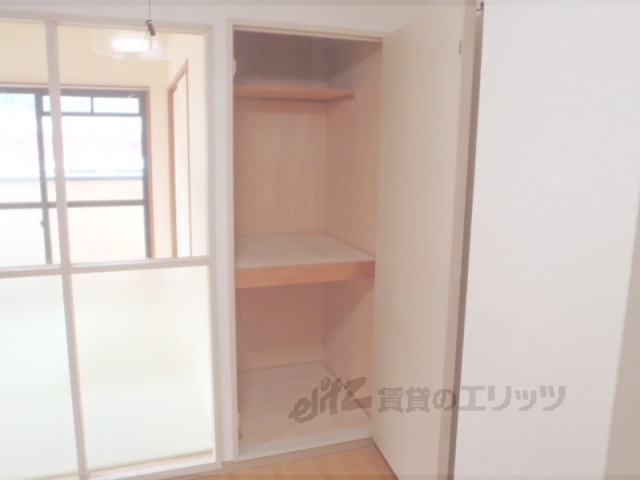 収納　洋室収納