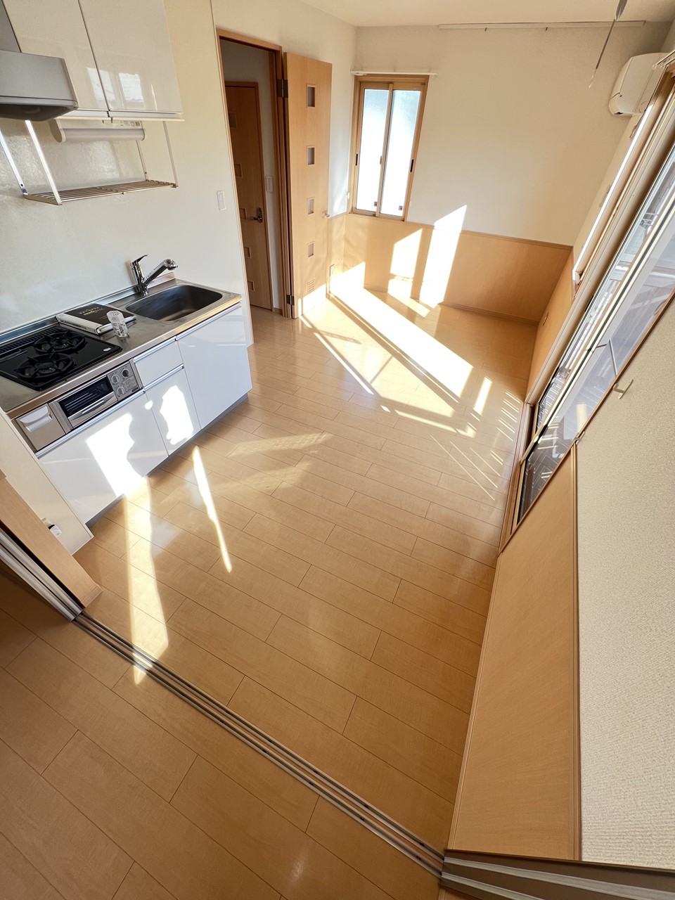 居室・リビング　※同物件の別部屋です。