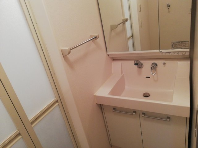 洗面設備　独立洗面台です