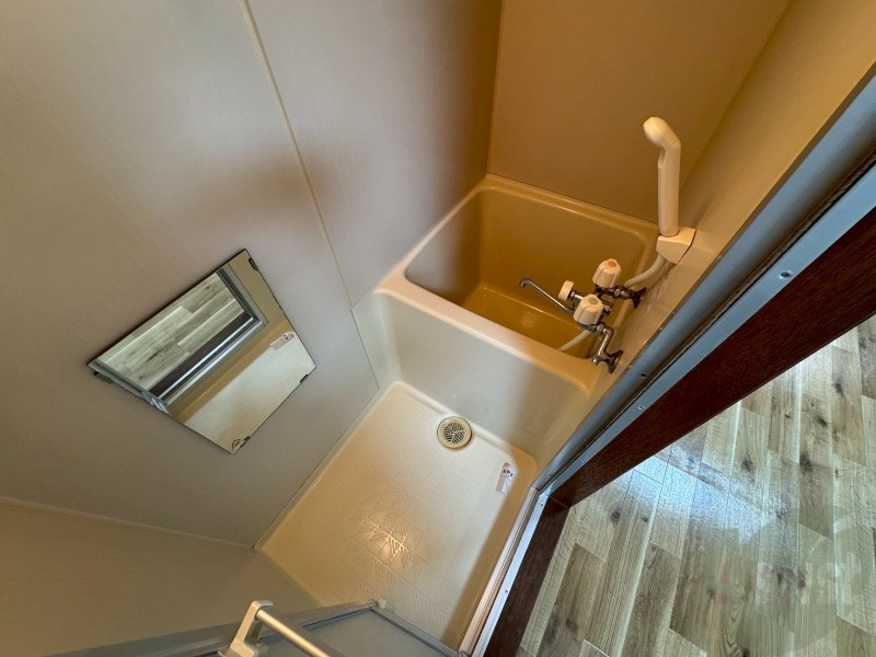 バス・シャワールーム　ユニットバスです。疲れを癒すのに欠かせませんね！