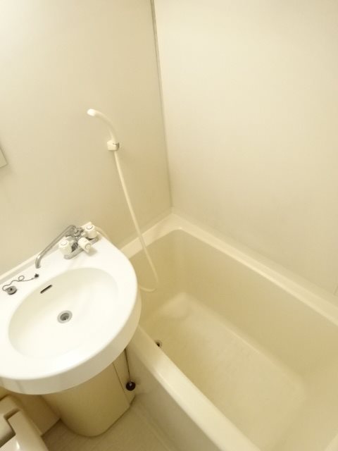 バス・シャワールーム　画像は206号室です（参考）