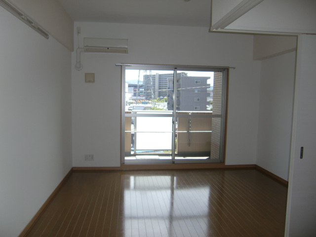 居室・リビング　別号室の写真です