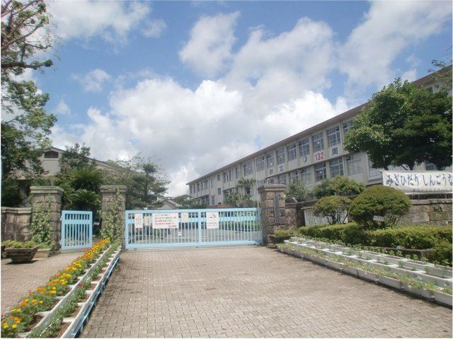 小学校　玉江小学校（小学校）まで2010m