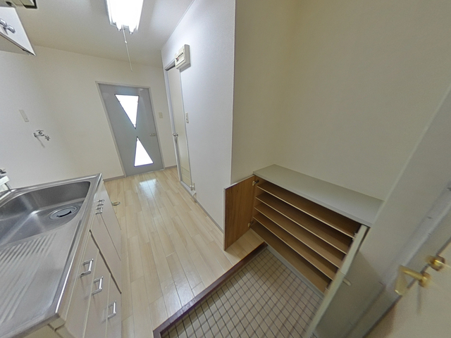 玄関　玄関下駄箱