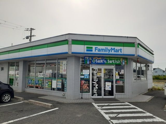 コンビニ　ファミリーマート様（コンビニ）まで250m
