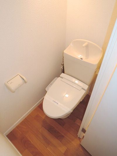 トイレ　温水洗浄便座