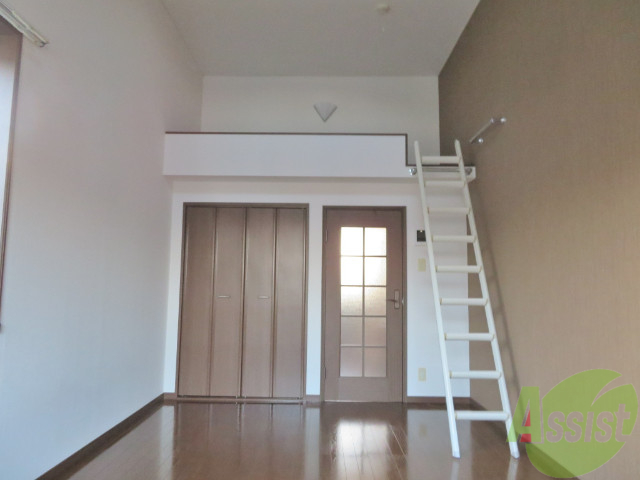 居室・リビング　８．８４帖の洋室です。広々として、きれいですね。