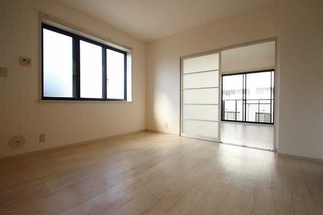 居室・リビング　別号室の写真です