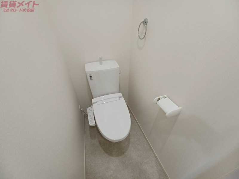 トイレ　同型参考写真