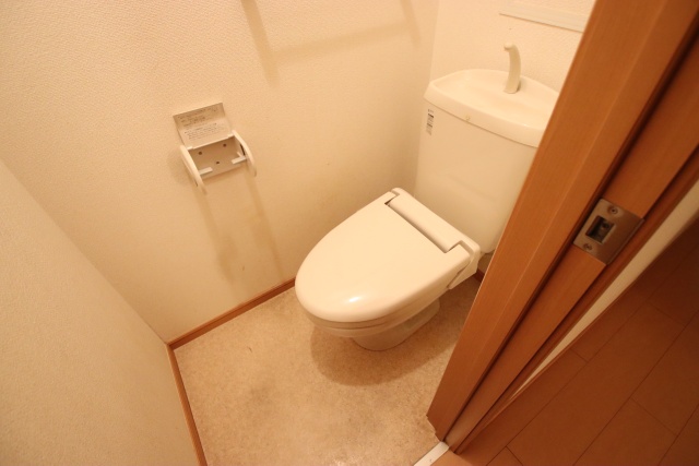 トイレ　※別室の参考写真の為、現況優先です。