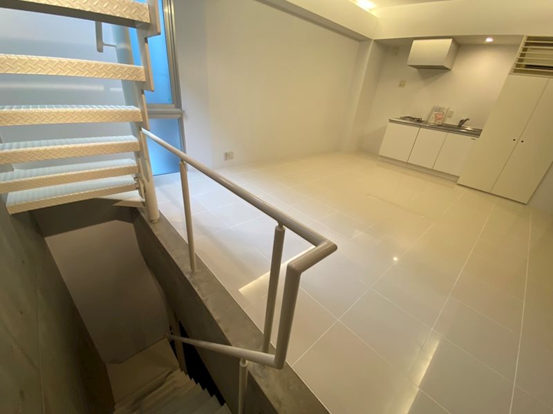 居室・リビング　同建物同号室の室内写真になります。(104号室)