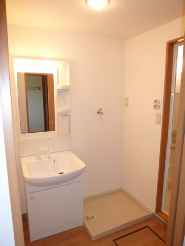 洗面設備　使いやすい洗面所です