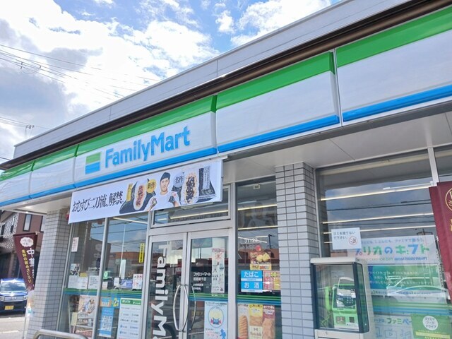 コンビニ　ファミリーマート（コンビニ）まで220m