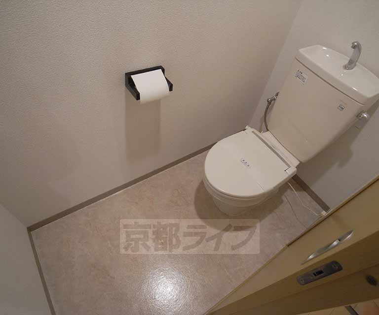 トイレ　セパレートタイプです。