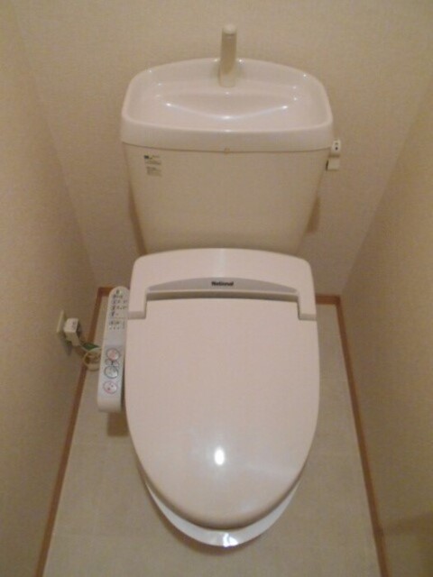 トイレ　温水暖房洗浄便座