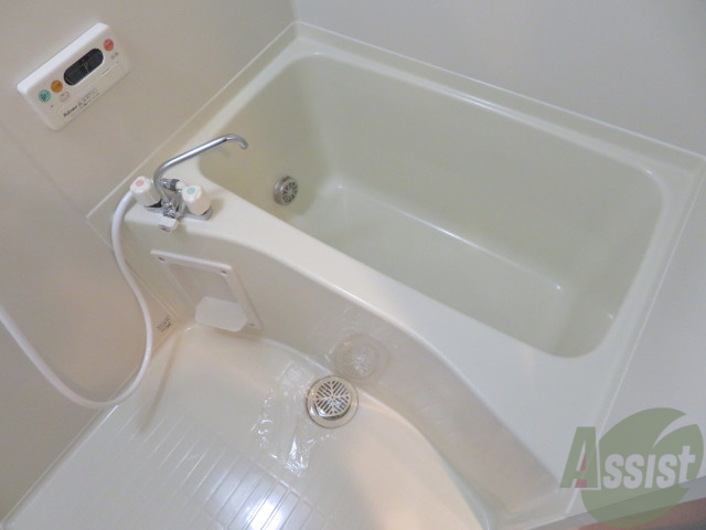 バス・シャワールーム　バスルームはこちらです。広々としてゆったり休めます。