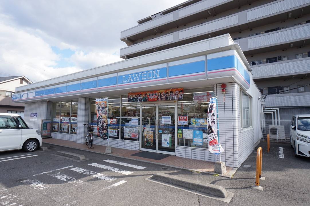 コンビニ　ローソン松山会津店（コンビニ）まで292m