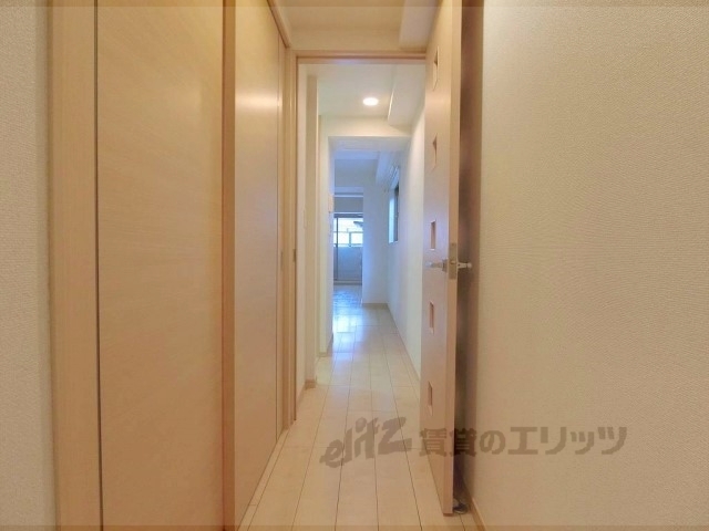 その他部屋・スペース　玄関からリビング