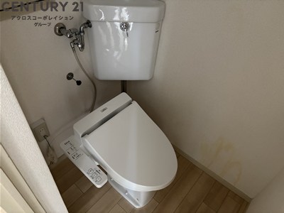 トイレ　バストイレ別です。