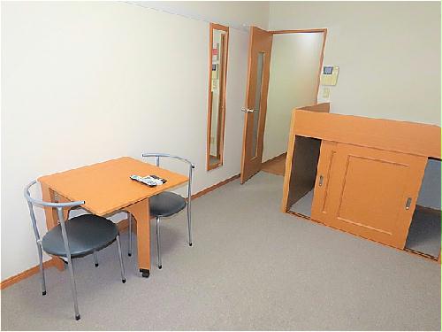 居室・リビング　ハイベッドタイプのお部屋です