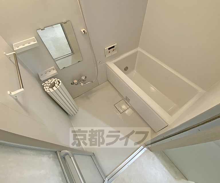 バス・シャワールーム　綺麗に改装された浴室です。