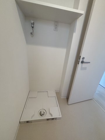 洗面設備　明るい洗面所です