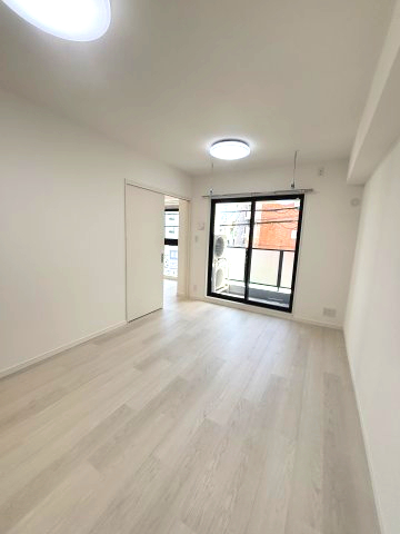 その他部屋・スペース　落ち着いた色調の寝室です