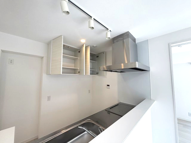 その他設備　上部吊戸棚＆ダウンライト