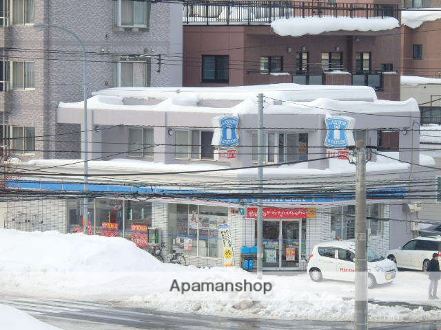 コンビニ　ローソン（コンビニ）まで146m