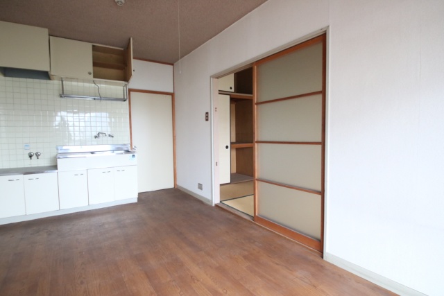 居室・リビング　※同建物内別室の参考写真です、内装が異なる場合がございます