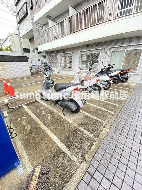 駐車場　駐車場に車を止められます
