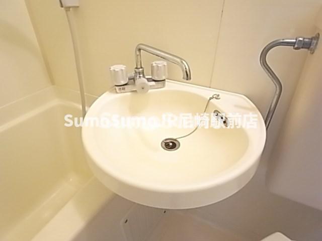 洗面設備　コンパクトで使いやすい洗面所