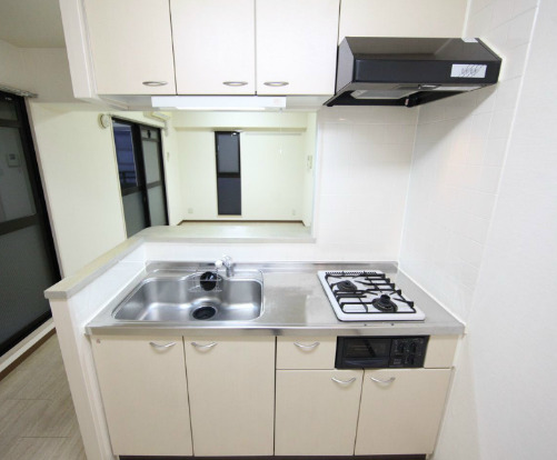 キッチン　※写真は同じマンションの違う部屋のものになります。