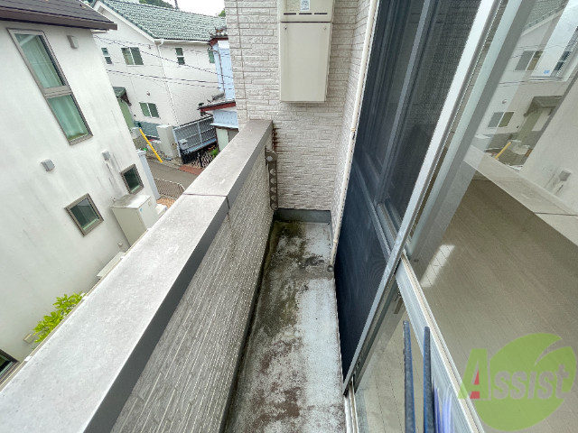 バルコニー　こちらはバルコニー。洗濯物が干せるようになっています。