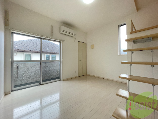 居室・リビング　６．３帖の洋室です。広々として、きれいですね。