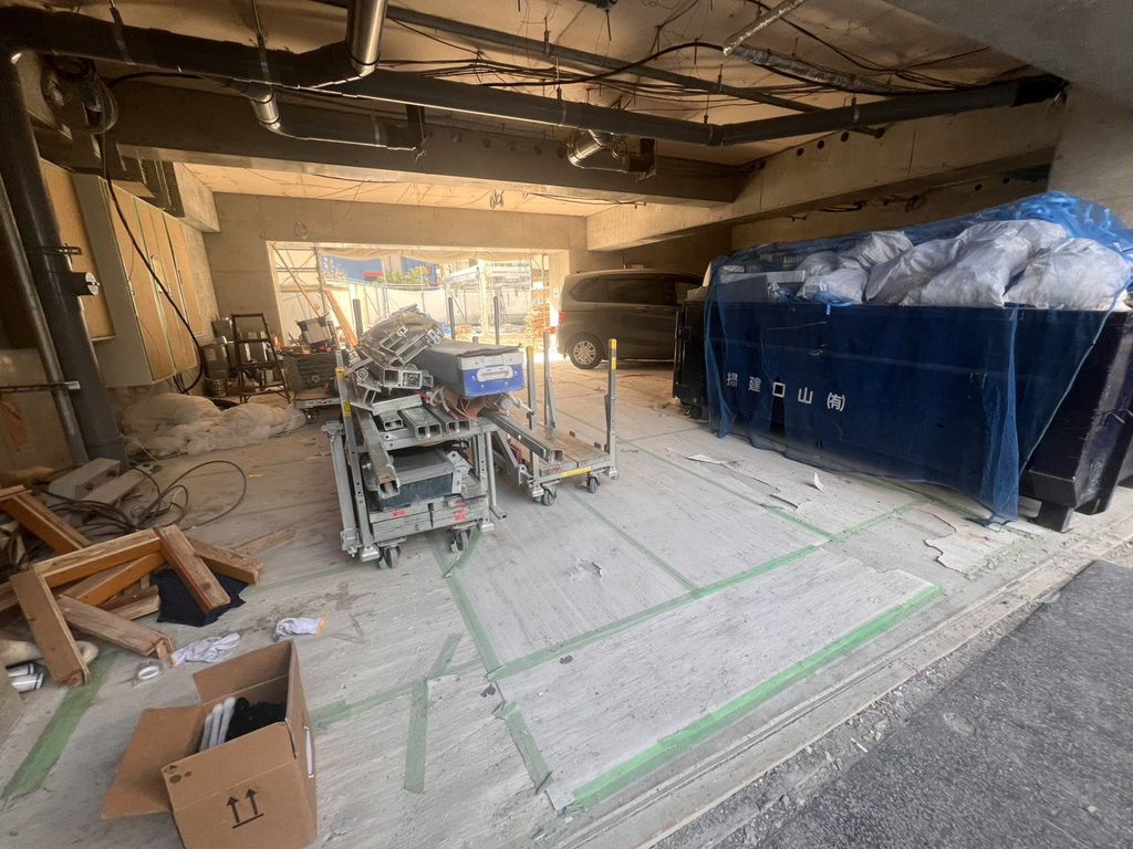 エントランス　駐車場