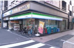 コンビニ　ファミリーマート三ノ輪橋店（コンビニ）まで52m