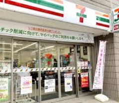 コンビニ　セブンイレブン荒川三ノ輪駅西店（コンビニ）まで301m