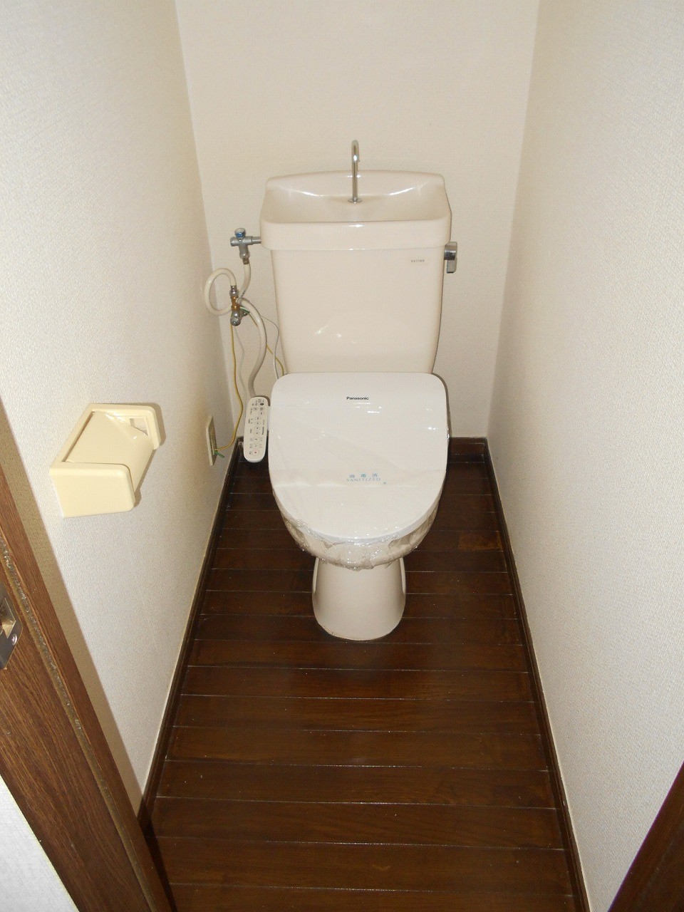トイレ　温水洗浄便座