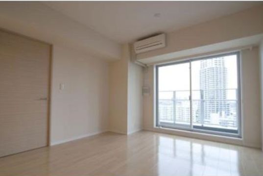 居室・リビング　開放感のあるワイドハイサッシュが魅力のリビング