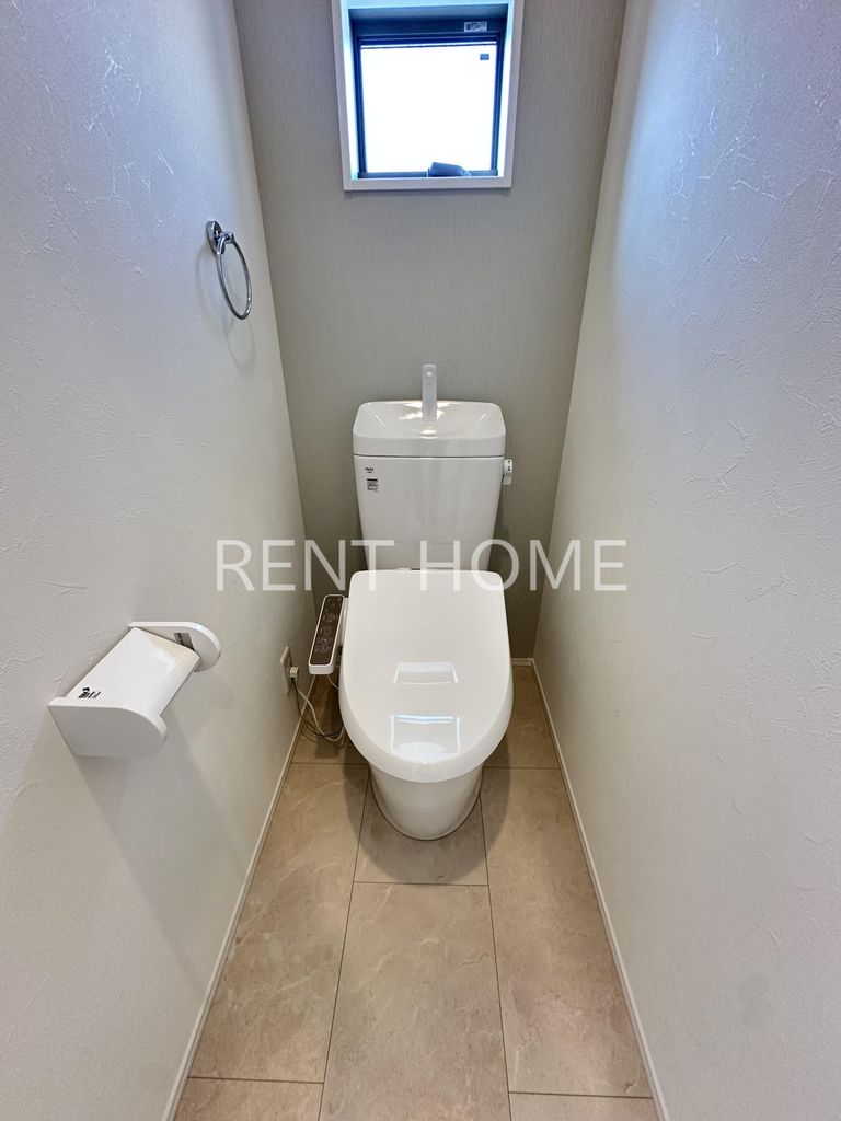 トイレ　温水洗浄便座付きのトイレです。