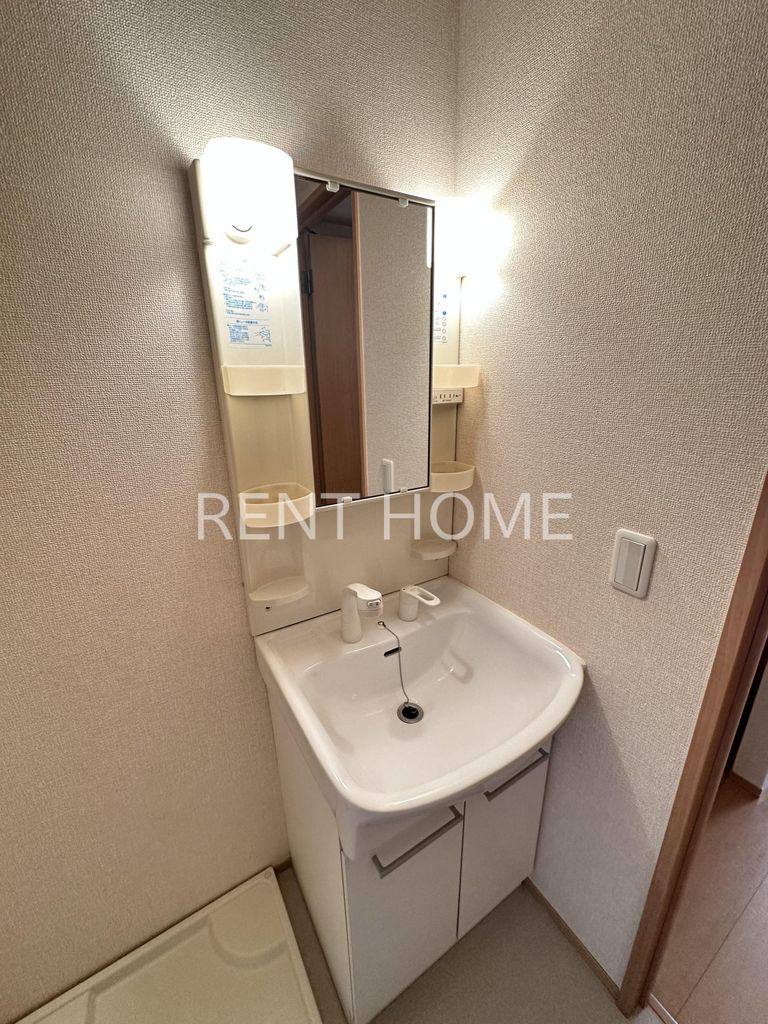 洗面設備　シャンプードレッサーの独立洗面台です。