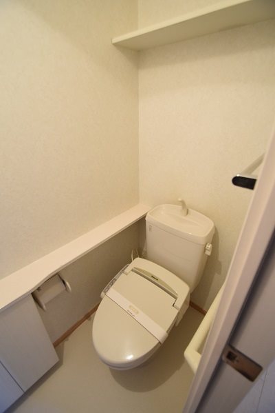 トイレ　温水洗浄便座