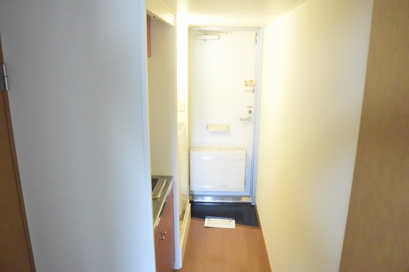 玄関　便利な宅配ＢＯＸ付きです!!