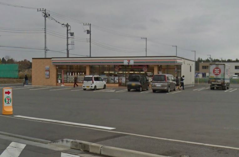 コンビニ　セブンイレブン陣場店（コンビニ）まで697m